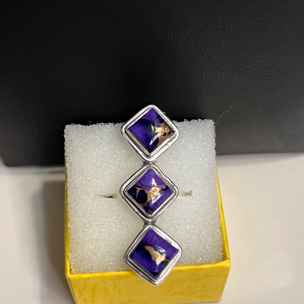 THREE STONE PURPLE DAHLIA ADJUSTABLE RING
